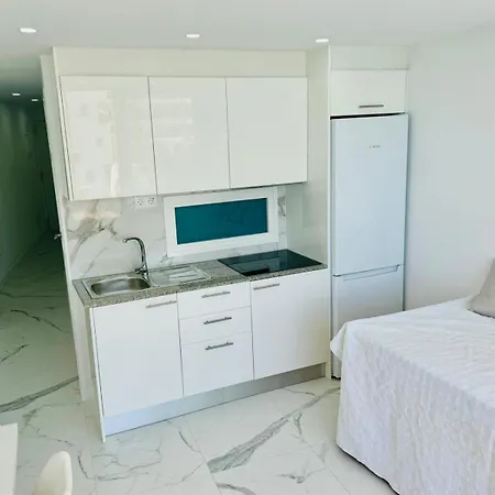 Cristianos Must-see Beachfront Apartment, Stunning Views In Tenerife Apartmán