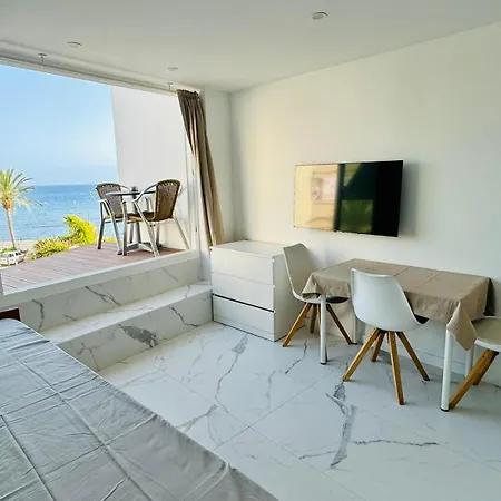 Cristianos Must-see Beachfront Apartment, Stunning Views In Tenerife Lejlighed